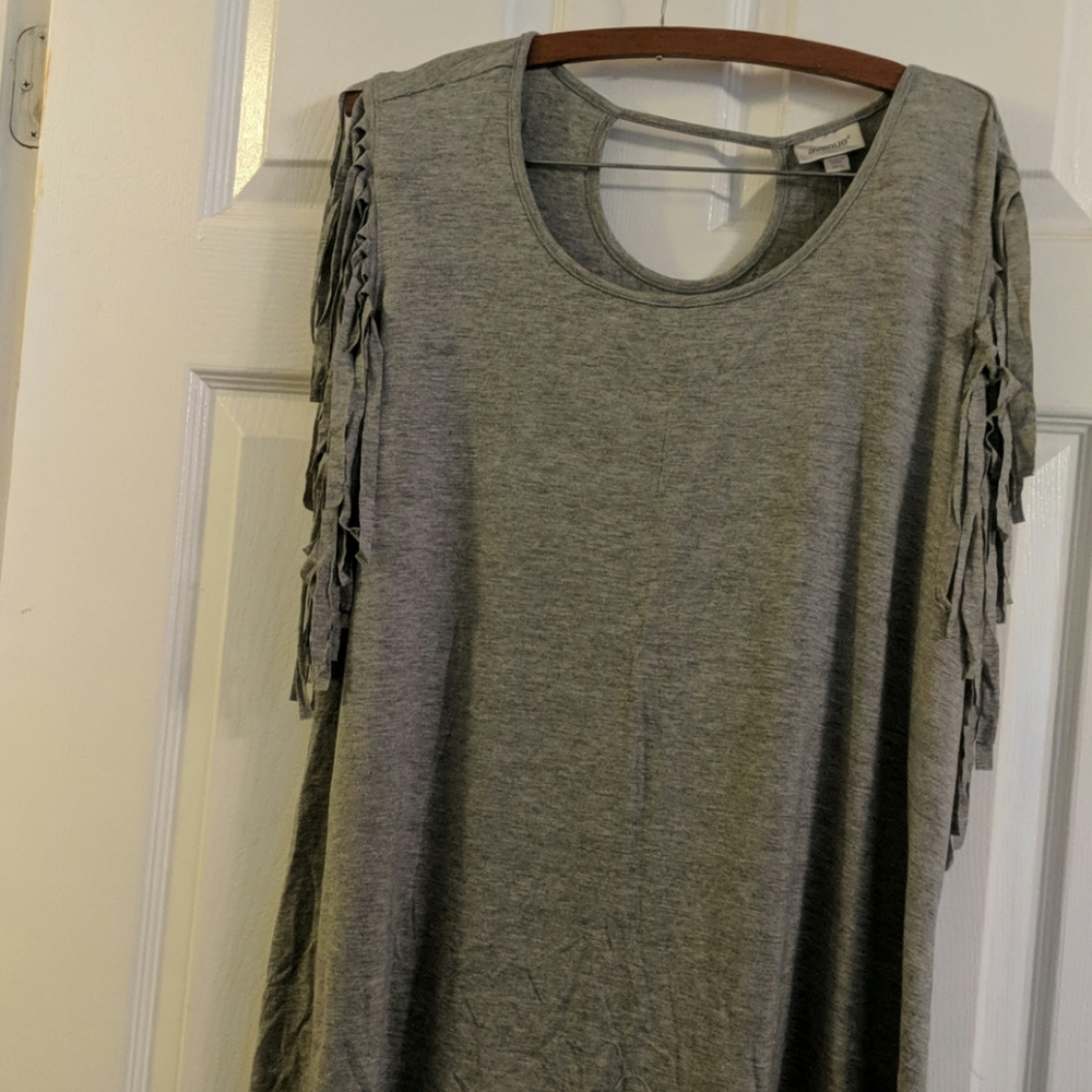 Grey t top with fringed sleeve.